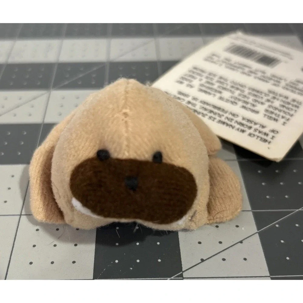 1997 WEEBEANIES COLLECTOR SERIES 1st EDITION keychain Juneau Walrus Plush w/card
